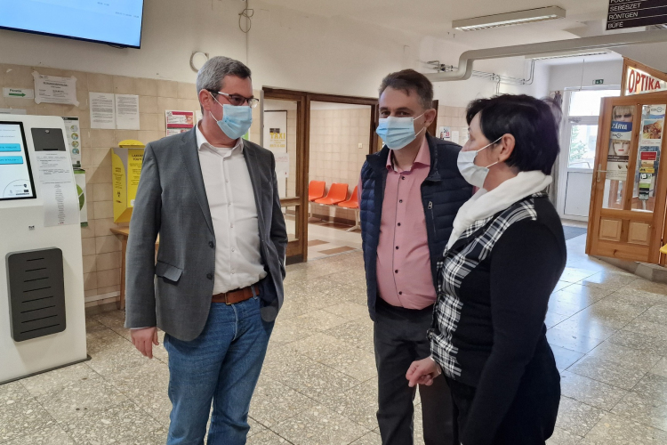 Takács Péter: A jövő ellátása Pápára is megérkezett