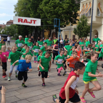 Örömfutás Pápán, a sérült gyermekekért