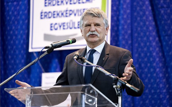 Kövér László Pápán: a kormány célja, hogy megőrizze a nyugdíjak vásárlóértékét