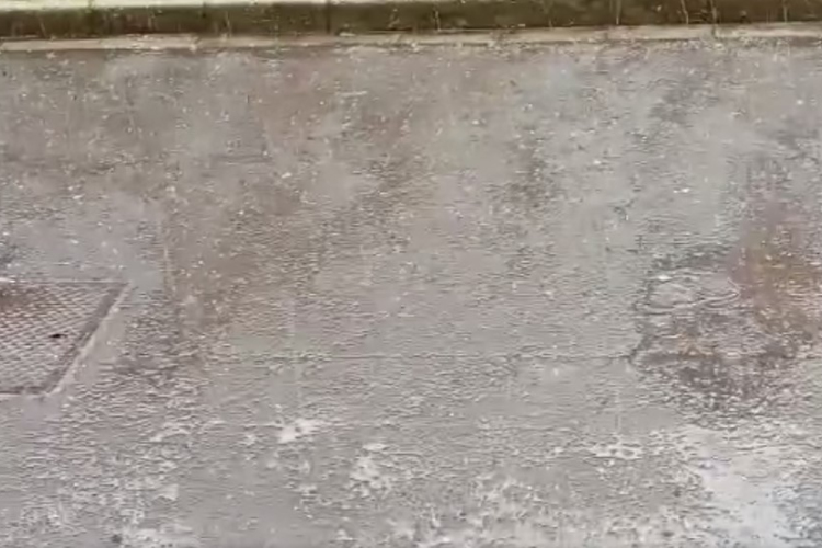 Virágvasárnapi jégeső és zivatar Pápán - Videó