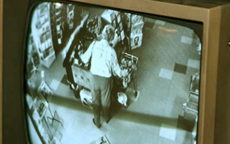 Műszaki cikkeket lopott