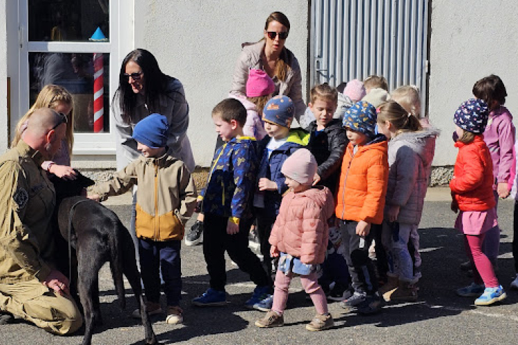 Rendőrkutyák az óvodában