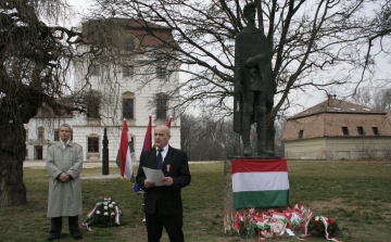 Mi mindig akkor buktunk el, ha a szél keletről fújt