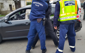 Körözött férfit fogtak a pápai rendőrök