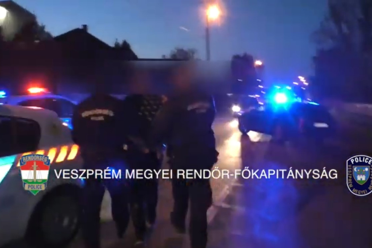 21 gépkocsit tört fel a pár, a pápai rendőrök elfogták őket
