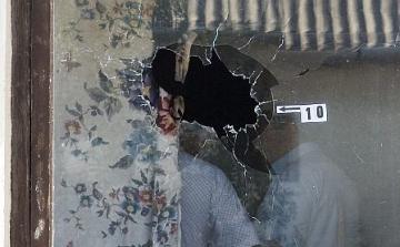 Betörte szomszédjai ablakát