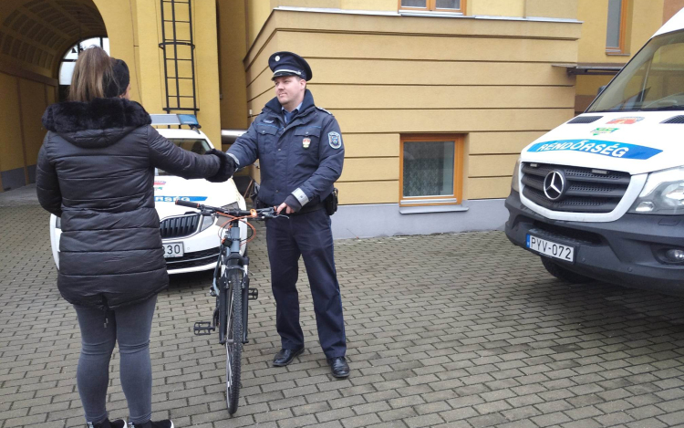 Több lépcsőházba is betört a pápai férfi, kerékpárokat lopott el