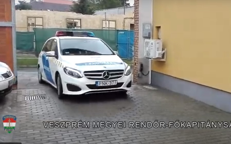 Bolti kasszából lopta a pénzt