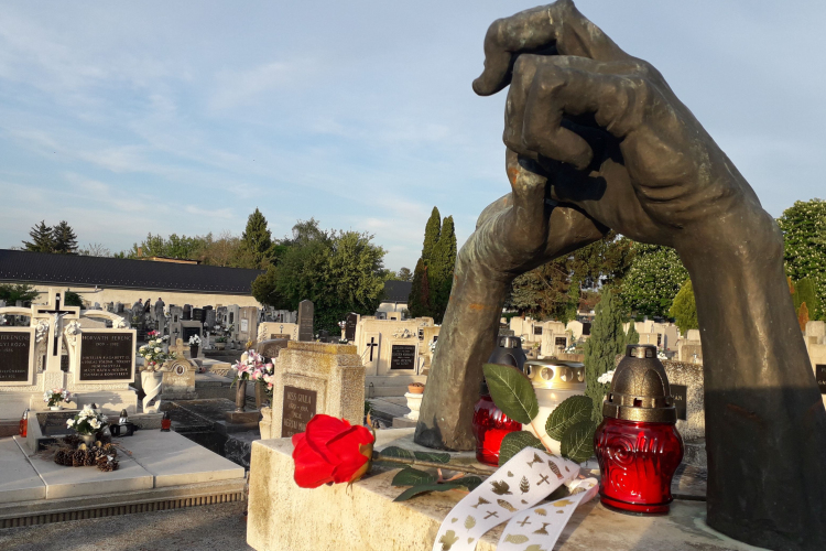 »Béke kell, bölcsőkkel és nem sírokkal teli jövő…« 