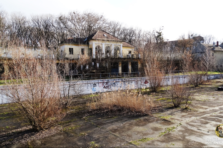 Szellemvárosok blogon a régi pápai strand