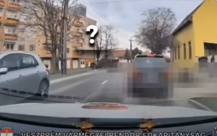 Több pápai közlekedő akadályozta a szirénázó, balesethez igyekvő rendőrautót - Videó