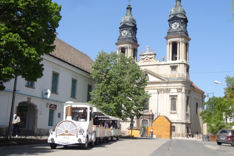 Új turisztikai attrakció - Kisvonat járja be Pápa nevezetességeit