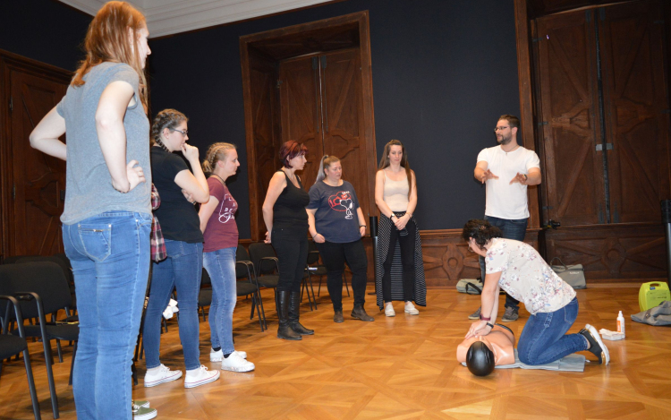 Az életmentés alapjaival ismerkedhettek meg az Esterházy-kastélyban