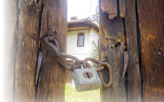 Lakatlan házból lopott