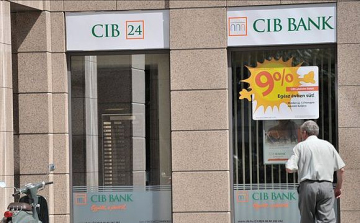 Bezárja pápai fiókját a CIB