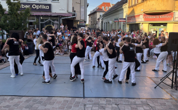 Megtelt élettel a pápai belváros