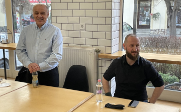 Szórakoztató beszélgetés politikáról, közéletről