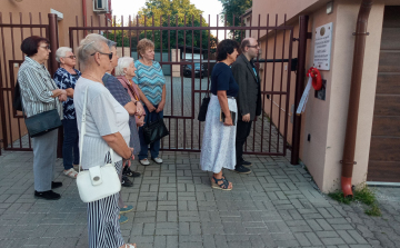 Emlékkoszorú Nagy László tiszteletére