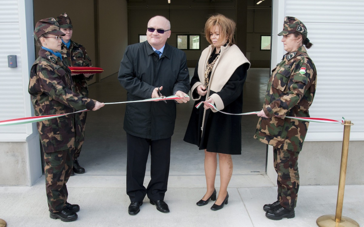 Raktárbázist avattak a repülőtéren