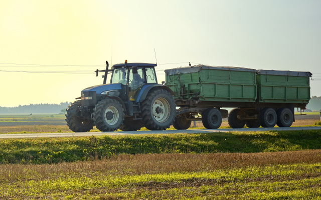 Figyelem! Mezőgazdasági munkagépek az utakon