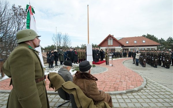 Doni megemlékezések - Felavatták a nemzeti emlékhelyet jelző oszlopot Pákozdon