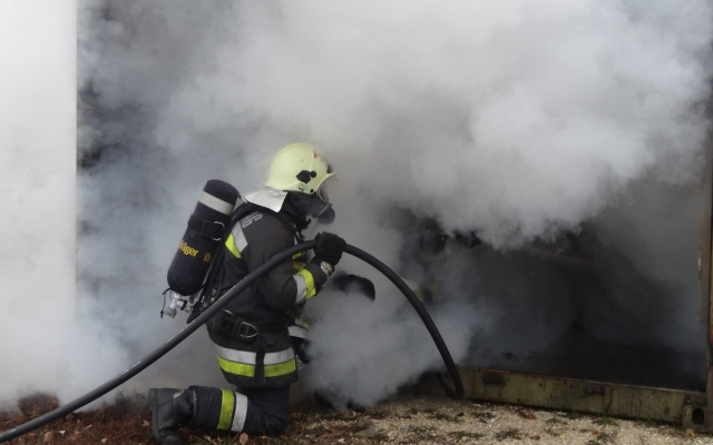 Kigyulladt egy lakóház pincéje Pápadereskén