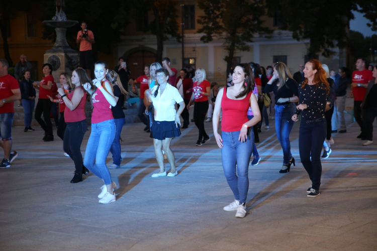 La Fiesta de la Pápa - Így ropták a karibi táncokat a pápai Fő téren