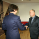 Önkormányzati képviselők megbízóleveleinek átvétele