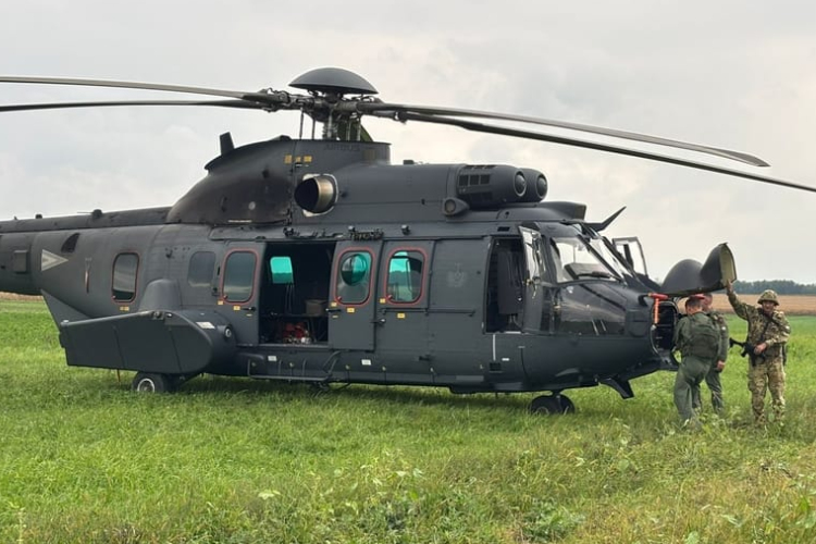 Hajtóműhiba miatt kényszerleszállást kellett végrehajtania egy honvédségi helikopternek Adásztevelnél 