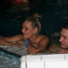 Éjszakai Fürdőzés a pápai Várkertfürdőben