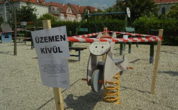 Az udvari játékok nagy része nem használható a Kópévárban