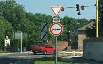Stop tábla, amit szinte minden autós figyelmen kívül hagy