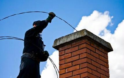 A kémények tisztíttatása és folyamatos ellenőrzése életeket menthet