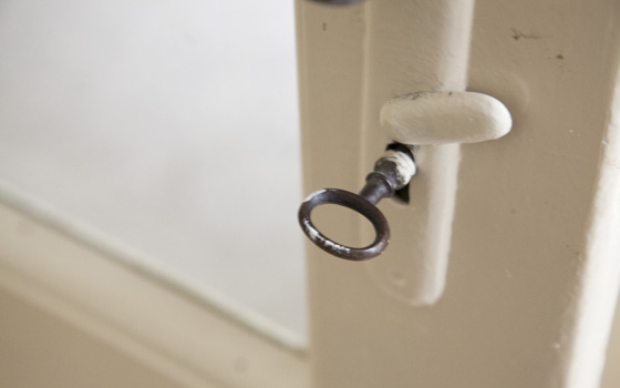 Egy idős házaspárhoz surrant be