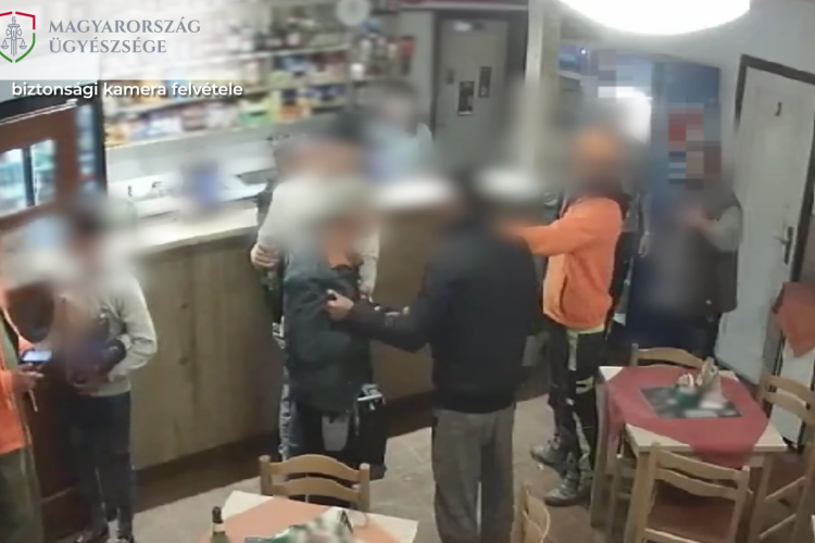 Szilánkosra tört üvegnyakkal támadt a sértettre a Pápa környéki faluban - Videóval