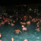 Éjszakai Fürdőzés a pápai Várkertfürdőben