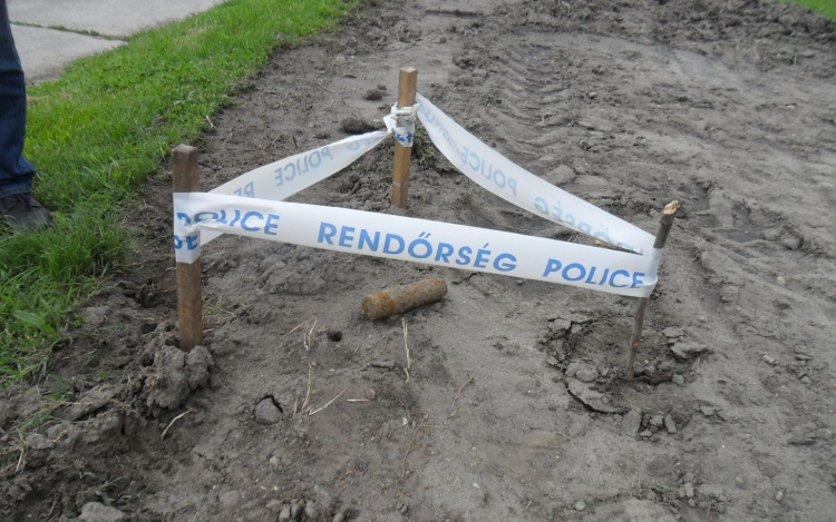 Robbanótestet találhattak Pápán, a Millennium Emlékparknál