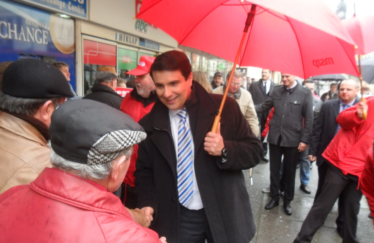 Mesterházy Attila Pápán kampányolt