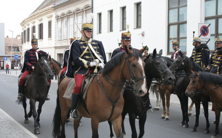 Vasárnap huszárparádé lesz a városban