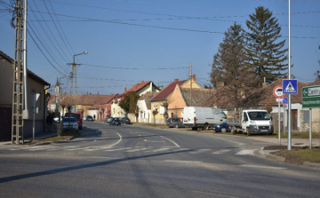 Öt új gyalogátkelőhelyen közlekedhetnek a gyalogosok Pápán
