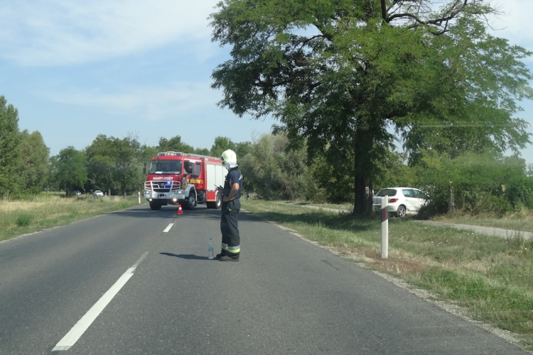 Két autó ütközött a 83-ason Tapolcafőnél