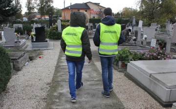 Rendőrök és diákok együtt a temetők biztonságáért