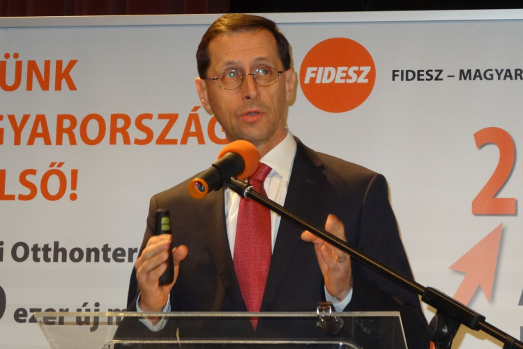 Varga Mihály Pápán: Az a célunk, hogy újra éltanulók legyünk