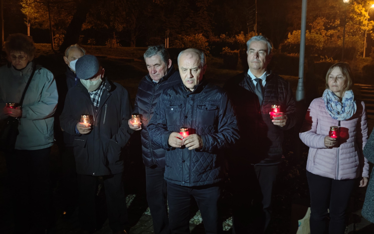 Ellenzéki megemlékezés november 4-én