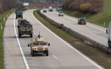 HM: külföldi katonai konvoj halad át Magyarországon a Röszke-Hegyeshalom útvonalon