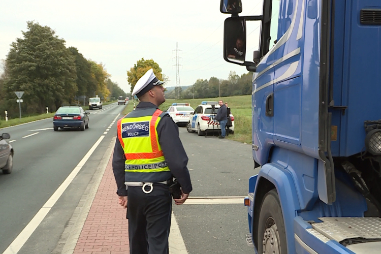Fokozott ellenőrzést tart a rendőrség az utakon