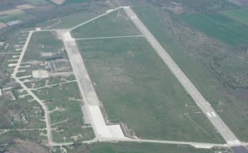 20 milliárd forintból fejlesztik a pápai repülőteret