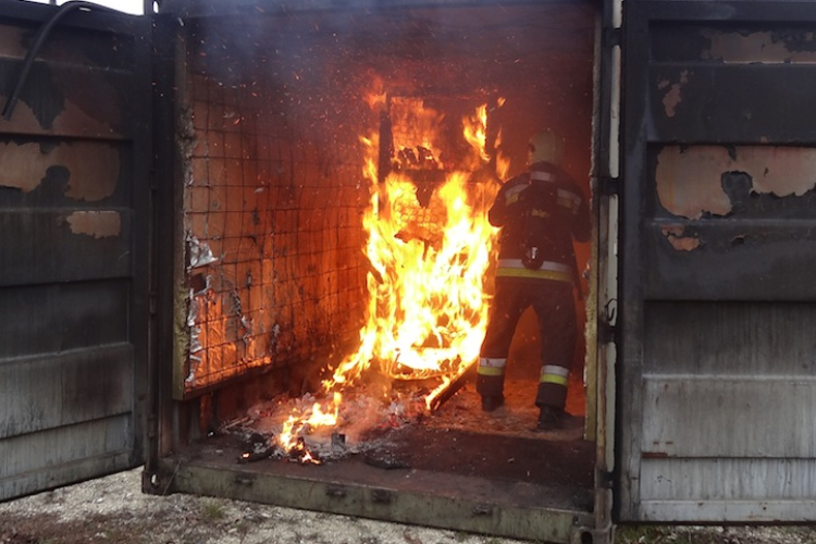 Lakástűz - A pápai tűzoltók mutatták be az adventi időszak veszélyeit