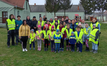 Tavaszi szemétszedés  Pápadereskén