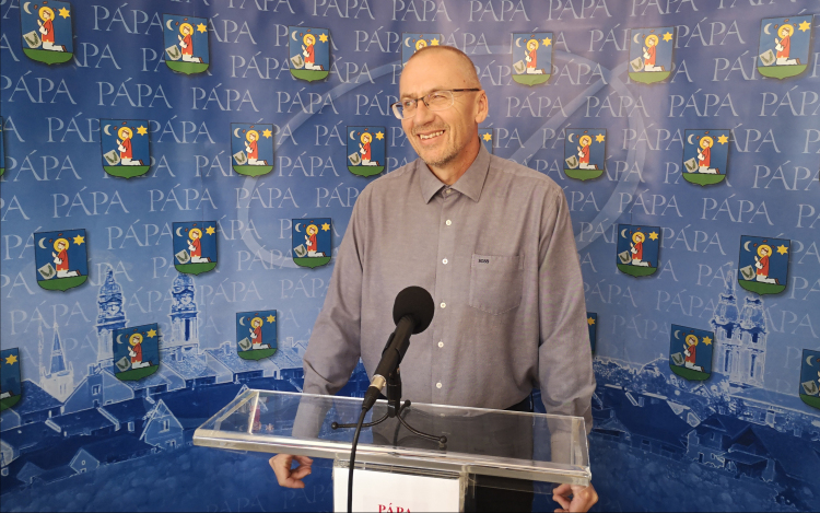 A pápai önkormányzati képviselők tiszteletdíját is a járvány elleni védekezésre fordítják